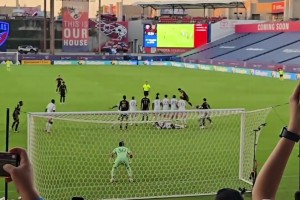 ??尤文：你就說這球進沒進嘛？