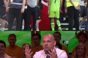 斯內(nèi)德：對(duì)抗C羅的那天開始，滕哈赫就失去了所有的尊重