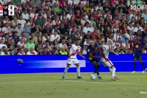 亞馬爾禁區(qū)內(nèi)閃轉(zhuǎn)騰挪造點(diǎn)！親自主罰點(diǎn)球命中！巴薩客場(chǎng)1-0領(lǐng)先