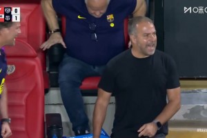 錯(cuò)失絕佳良機(jī)！奧爾莫禁區(qū)無(wú)人盯防補(bǔ)射離譜打飛！弗里克很生氣！