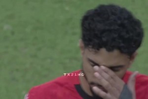 傷退！馬爾穆什在對陣布基納法索時膝蓋受傷瞬間！