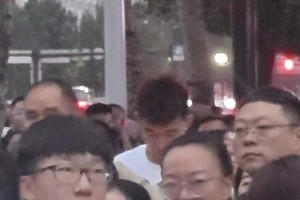 在東北，你就是孫銘徽，你也得排隊(duì)接孩子放學(xué)??