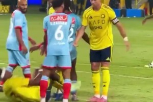 笑死了，羅三歲上線！C羅為隊友出頭，模仿對手亂踩人??