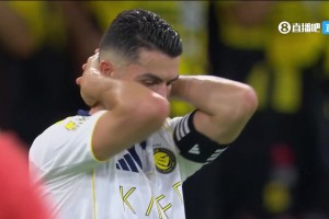 錯(cuò)失必進(jìn)機(jī)會(huì)！C羅禁區(qū)內(nèi)面對半空門暴力射門打飛了！