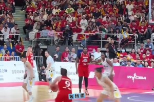 腳踝終結(jié)者！現(xiàn)場直拍李夢連續(xù)crossover晃倒對手！點燃全場！