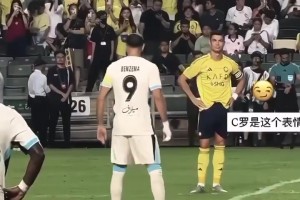 C羅和本澤馬在開球前沒有交流，但C羅一直在注視著本澤馬??