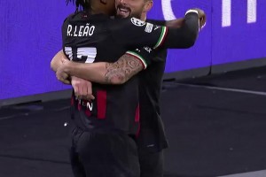 逆天滯空！C羅的頭球藝術(shù)