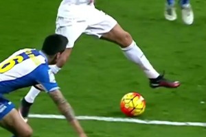 帥炸了！C羅連續(xù)腳跟磕球后轟進(jìn)世界波！