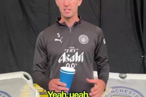 頂級(jí)名場(chǎng)面！馬拉多納宣布C羅獲獎(jiǎng)，C羅感謝梅西內(nèi)馬爾到場(chǎng)支持！