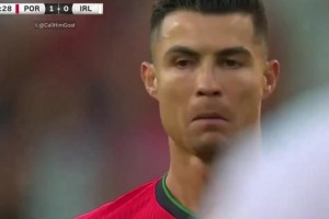 C羅2024年對(duì)陣愛爾蘭踢任意球時(shí)激勵(lì)自己，可惜球擊中了門柱