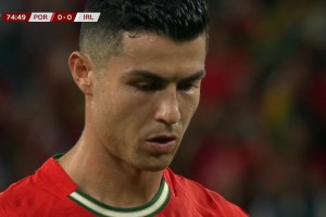 可惜了！特林康傳中造點(diǎn)球！C羅主罰點(diǎn)球被凱萊赫用腳擋出！