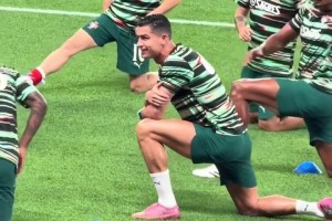 保持狀態(tài)的秘訣！C羅賽前熱身，腿部肌肉的線條清晰可見