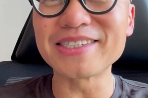 可愛(ài)喔！“大寶貝”劉禹彤與“小李夢(mèng)”王櫻霓合拍手勢(shì)舞