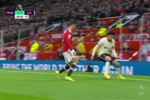 雙紅會回顧：C羅怒踢瓊斯引發(fā)沖突，曼聯(lián)災(zāi)難性的夜晚！