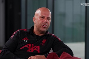 我也想摸摸摸！C羅賽前竟然有人專門按摩大腿肌肉??