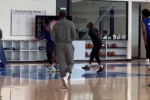 詹姆斯的首位教練 既是他的人生導師 又是他的保姆和養(yǎng)父