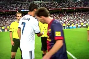 當(dāng)年巔峰西班牙國家德比！C羅和梅西擦肩而過沒有握手??