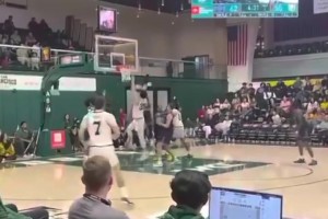 這對(duì)抗+腳步！王俊杰左手挑籃&連續(xù)滯空上籃??生涯新高23分