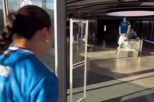 壯觀的獎杯陳列室！網(wǎng)紅美女帶你參觀伯納烏球場！