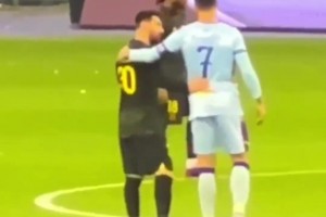 這畫面太美！C羅梅西同框，兩人握手摟肩微笑擁抱致意