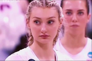 妥妥的校園女神??！庫里教妹布林克大學(xué)時(shí)期精彩集錦！