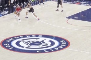 老子還有油！哈登對比爾是真好 連續(xù)喂餅助其連中2記3分