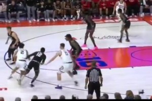 長的真帥！小佩賈vs德州理工砍23分3板3斷 球風強硬！