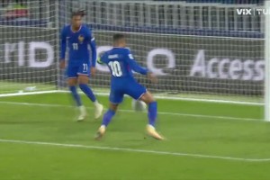 姆總雙響！禁區(qū)內(nèi)亂戰(zhàn)姆巴佩后點補射得手！法國3-0領(lǐng)先烏克蘭！