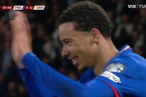 ?；倏送粕淦崎T！攻入國家隊處子球！姆總禁區(qū)內(nèi)橫傳送助攻！