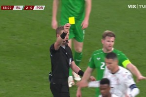 【集錦】世預(yù)賽-C羅報(bào)復(fù)性肘擊染紅 葡萄牙0-2愛(ài)爾蘭無(wú)緣提前出線