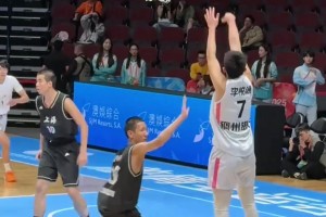 這球風(fēng)像誰(shuí)？全運(yùn)U18李悅洲空砍52分8板5助0失誤集錦?。?>
                                <span></span>
                                <p>這球風(fēng)像誰(shuí)？全運(yùn)U18李悅洲空砍52分8板5助0失誤集錦??！</p>
                            </a>
                        </div>
                                                <div   id=