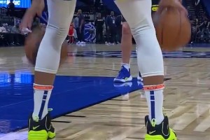 換球鞋換上癮了！庫(kù)里賽前訓(xùn)練換上了耐克的便士2代