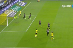 可惜！馬內(nèi)禁區(qū)內(nèi)送妙傳，C羅后點(diǎn)插上打門(mén)遭神撲！