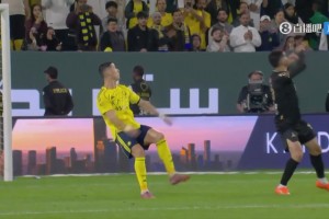 ??驚世駭俗！40歲C羅精彩倒鉤破門(mén)！利雅得勝利4-1賽哈特海灣！