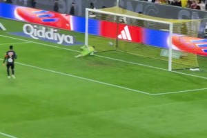 夢回2018！40歲C羅接傳中精彩倒勾破門，復刻歐冠對尤文神作