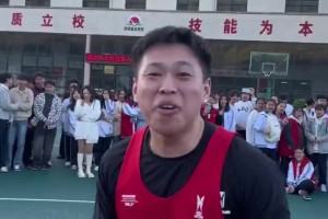 不是哥們，你打球真像詹姆斯啊！