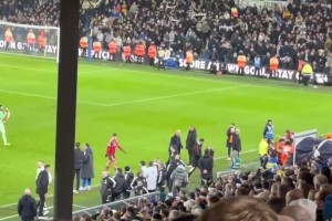 賽后斯洛特退場遇到薩拉赫，兩人沒有打招呼！