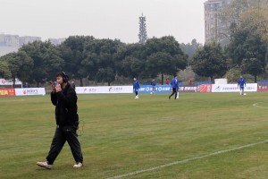 湖北隊賽前熱身互相傳接球，積極準備迎戰(zhàn)上海老克勒！