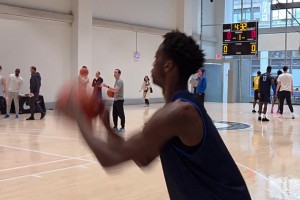 明年狀元大熱門??AJ·迪班薩這跳投動作，穩(wěn)定但好像慢了點？